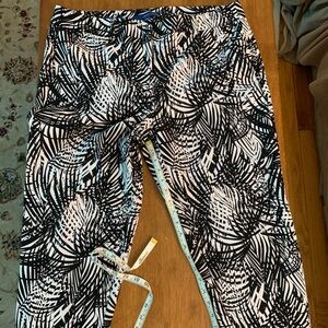 Apt. 9 Black and White Abstract Print Capris